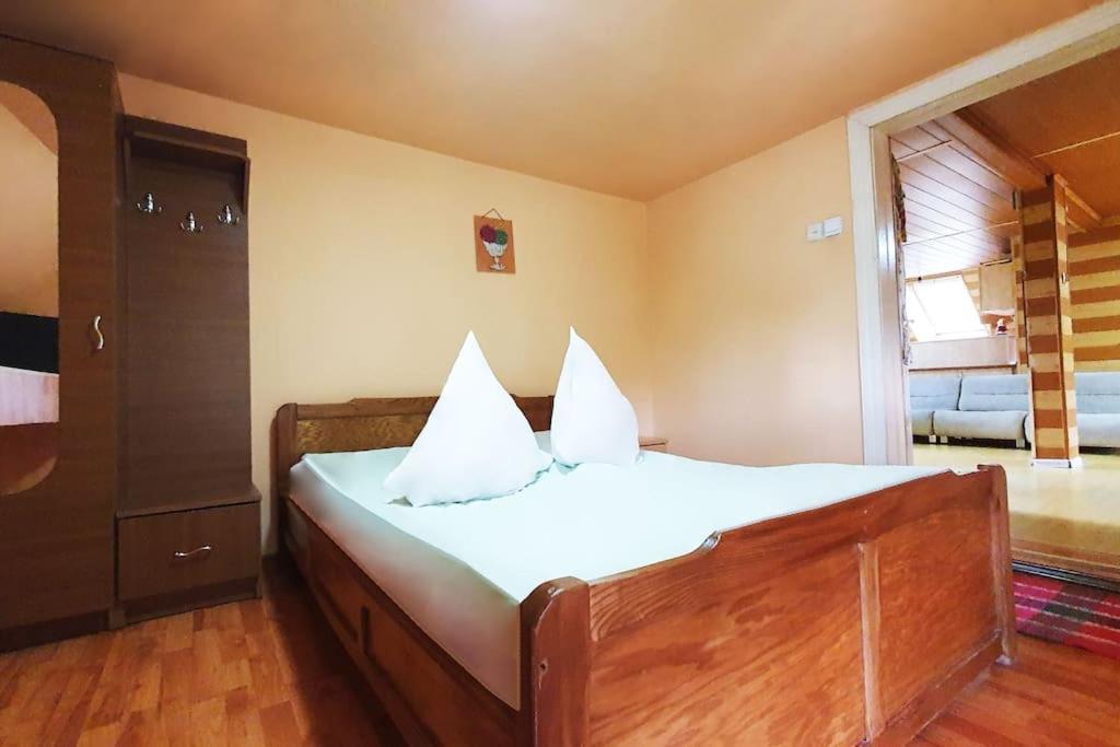 Casa Petruta Dambovicioara Hotel Podu Dimbovitei Ngoại thất bức ảnh